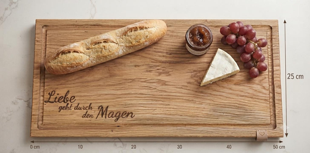 Rustikales Servierbrett aus Eiche – „Liebe geht durch den Magen“ – Handgefertigt (50x25 cm)